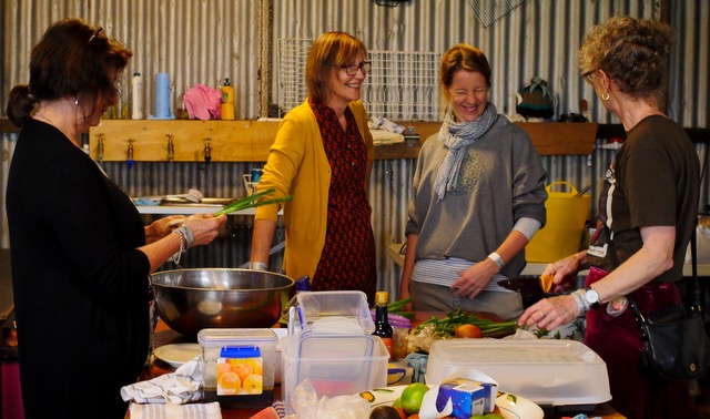 EMN_girls at kitchen -13.jpg